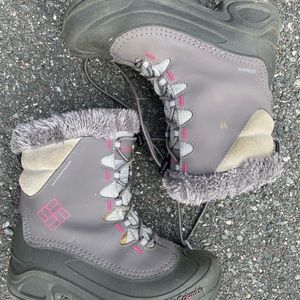 Girls size 5 Columbia snow boots